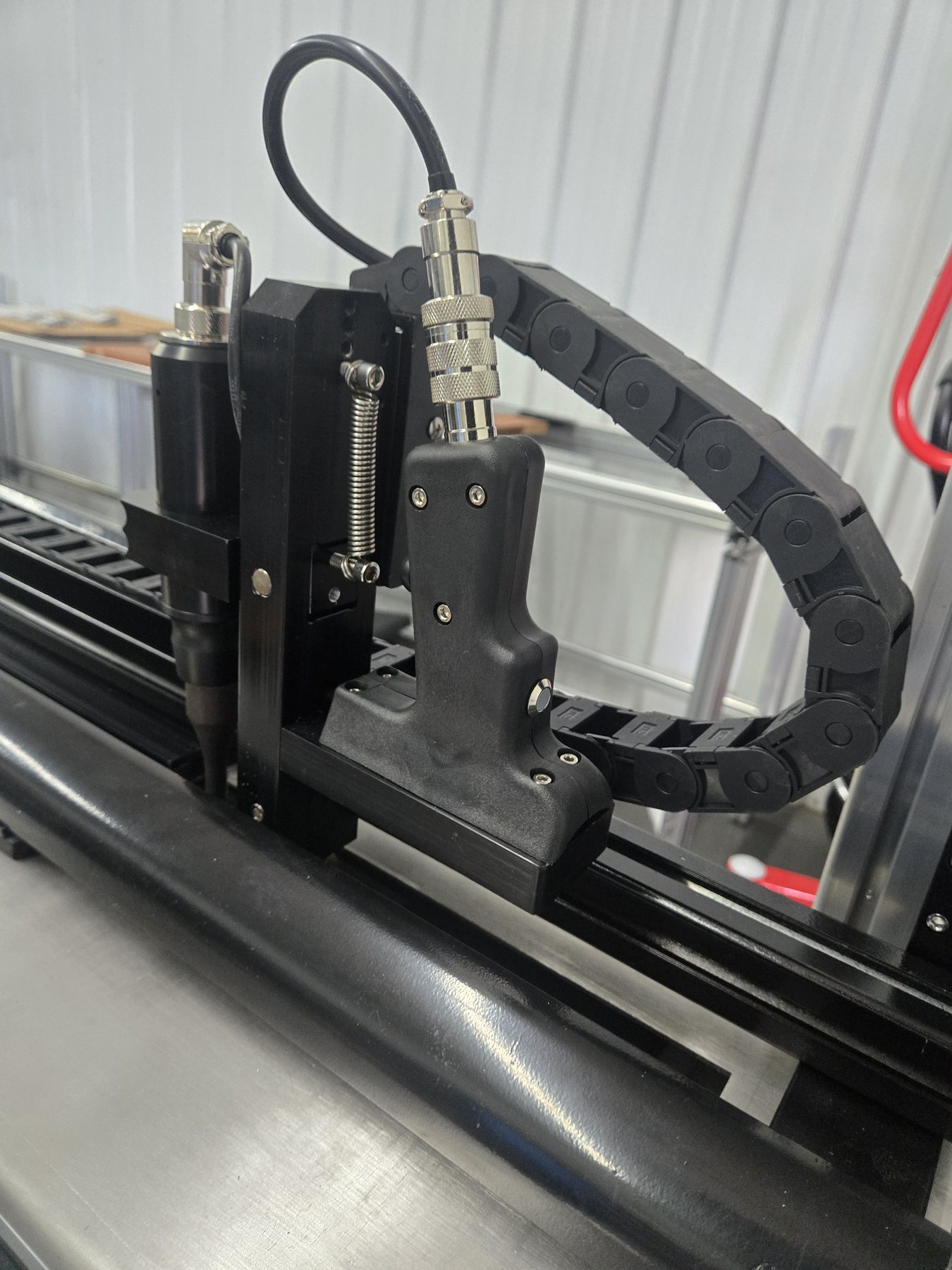Close-up of an ultrasonic cutting head assembly